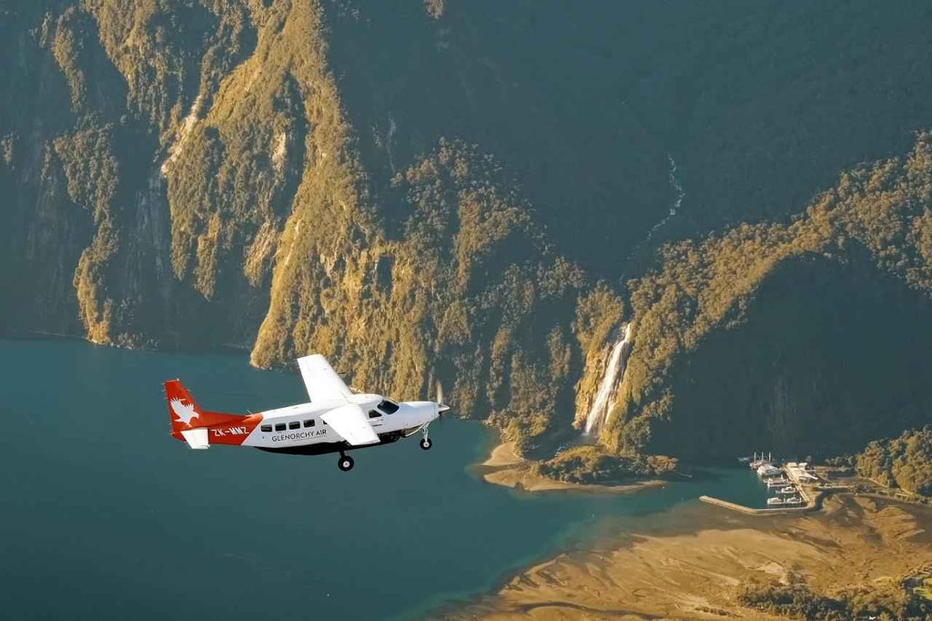 Milford Sound Fly Back Experience: Cruise & Scenic Flight from Queenstown