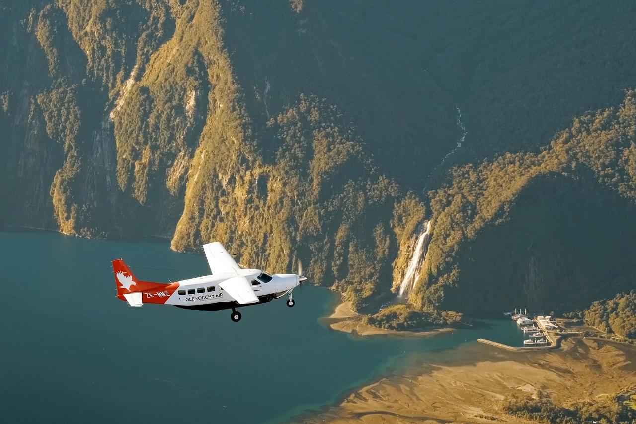Milford Sound Fly Back Experience: Cruise & Scenic Flight from Queenstown