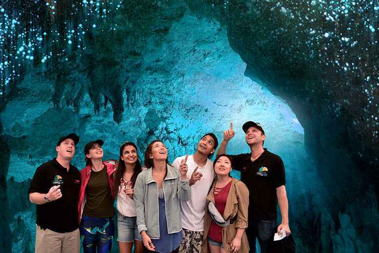 Hobbiton Glowworms Geothermal 2-Day Adventure: Auckland Escape