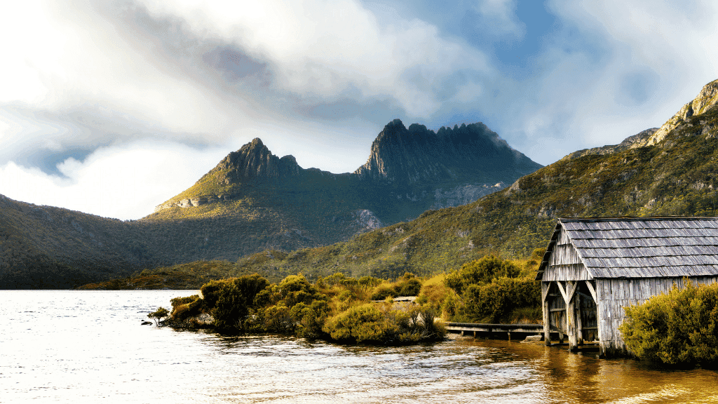 Iconic Cradle Mountain: 4 - Day Explorer Hike in Tasmania - Zero Trace Tours