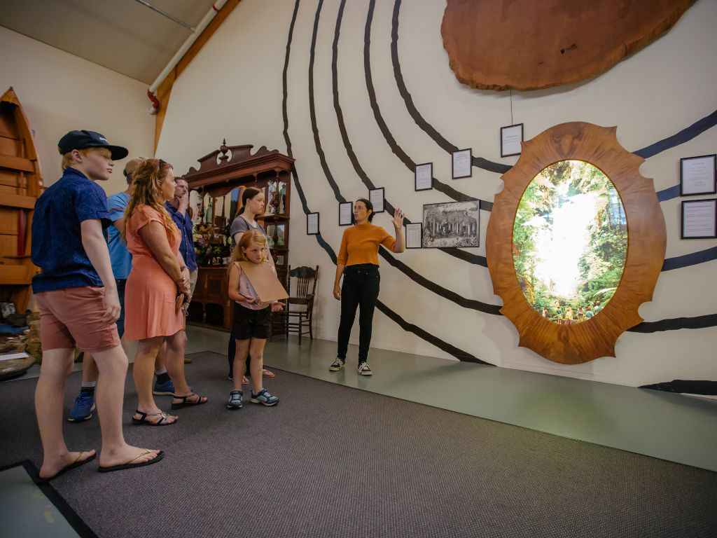 Bay of Islands 2-Day Tour & Cruise: Waitangi & Hole in the Rock