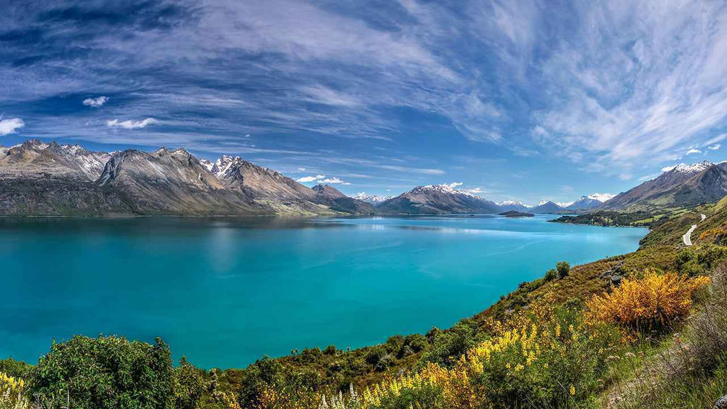 Milford Sound Helicopter Tour from Te Anau: Cruise & Scenic Flight