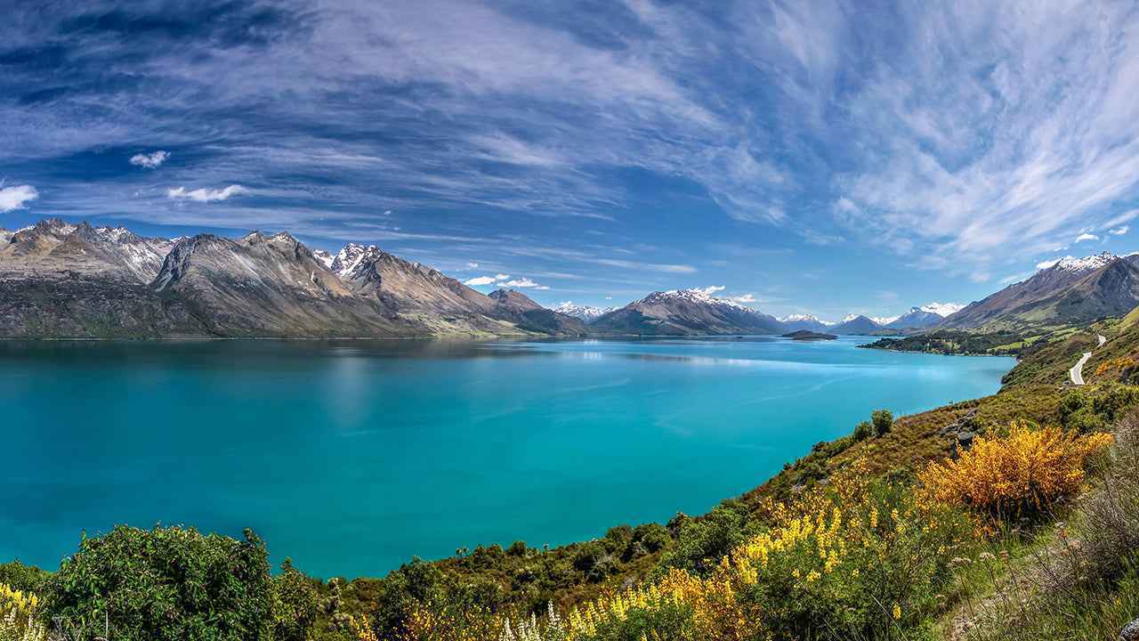 Milford Sound Helicopter Tour from Te Anau: Cruise & Scenic Flight