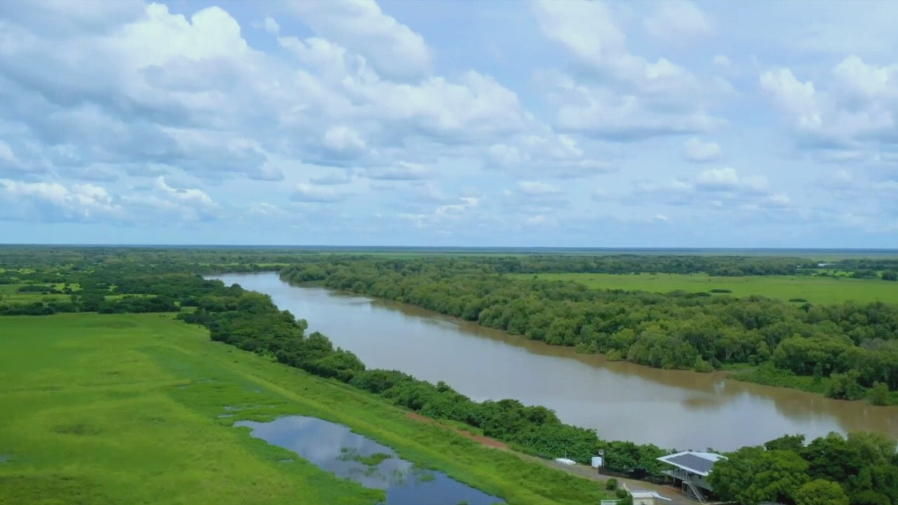 Darwin to Kakadu Day Tour: Rock Art, Crocodiles & Floodplains