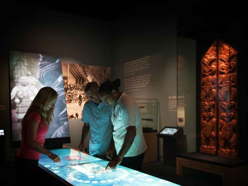 Bay of Islands 2-Day Tour & Cruise: Waitangi & Hole in the Rock